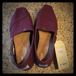 Burgundy Toms